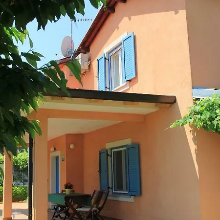 Apartman Two-Bedroom Holiday Home With Private Pool & Garden Banjole
