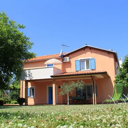 Two-Bedroom Holiday Home With Private Pool & Garden Banjole