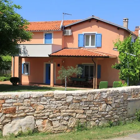 Two-Bedroom Holiday Home With Private Pool & Garden * Banjole